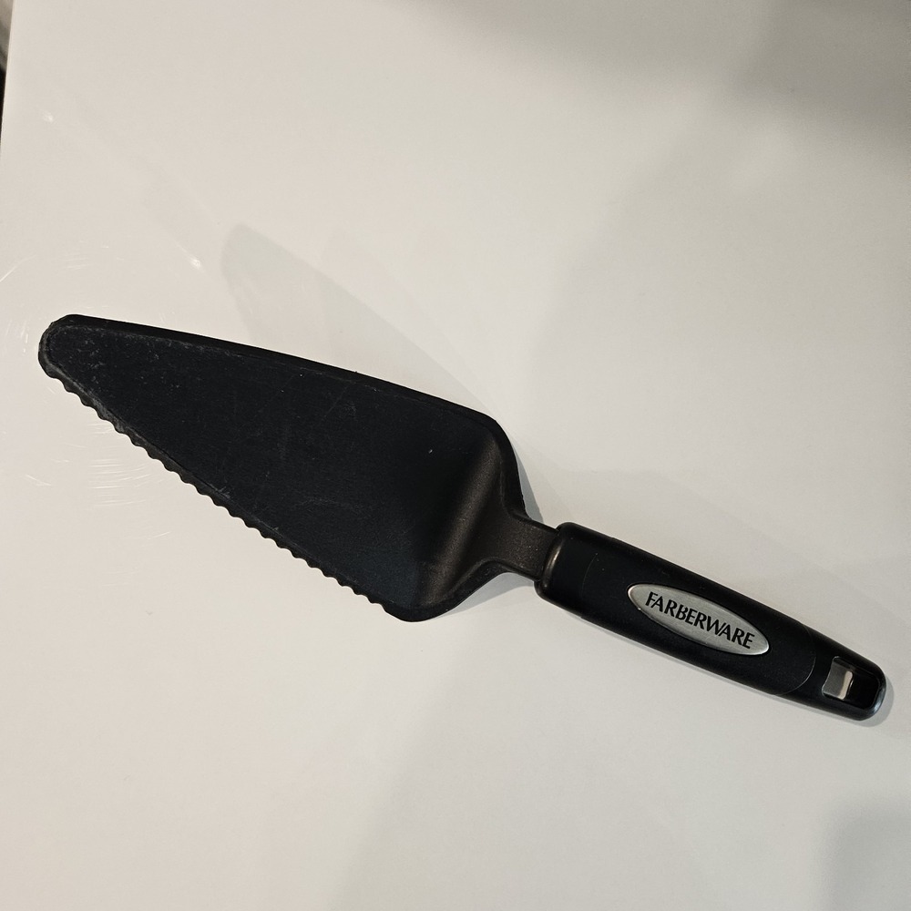 Farberware Pie Cutter Black